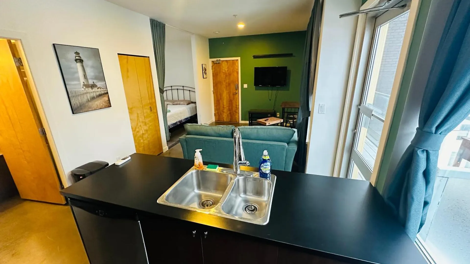Beautiful Loft In Downtown Victoria Apartment
